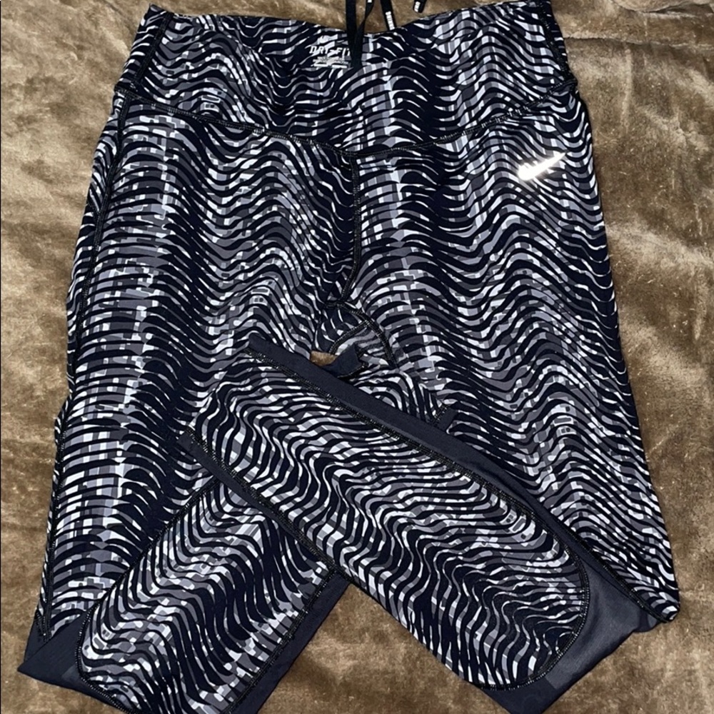Women’s Nike leggings/tights